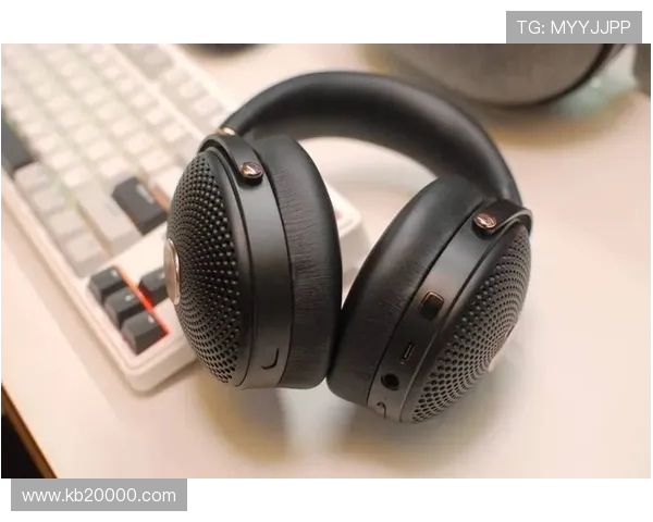 精选头戴式游戏耳机情侣款推荐完美音质与舒适佩戴双重体验